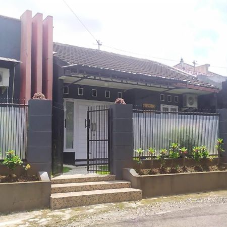 Endah Homestay Syariah Purwokerto Zewnętrze zdjęcie